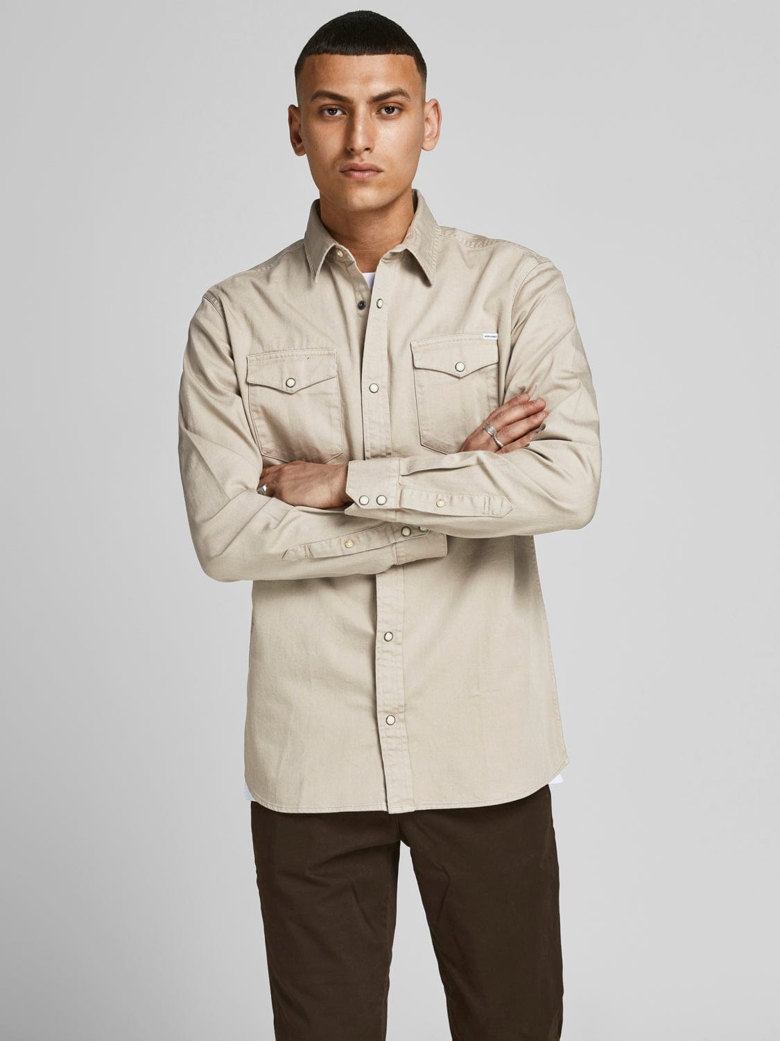 Camisa vaquera beige con bolsillos -SHERIDAN
